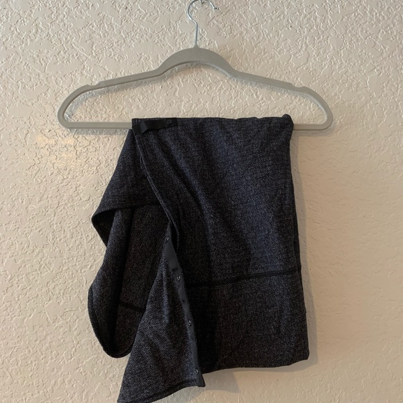 Lulu lemon Vinyasa Scarf in Slate Herringbone - Picture 2 of 3